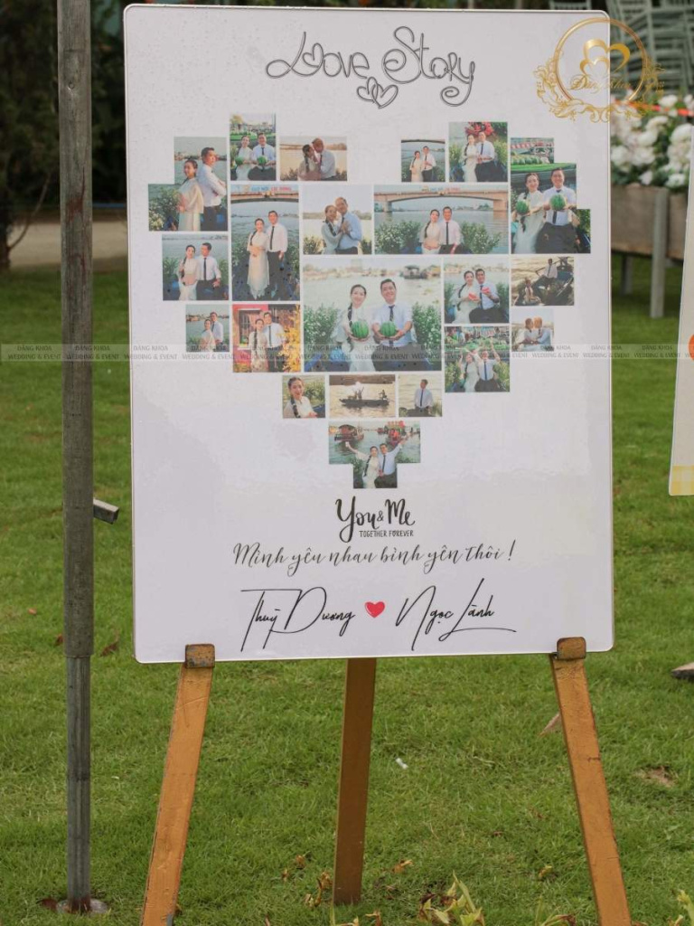 Bảng trưng bày hình ảnh Love Story kỉ niệm tình yêu.