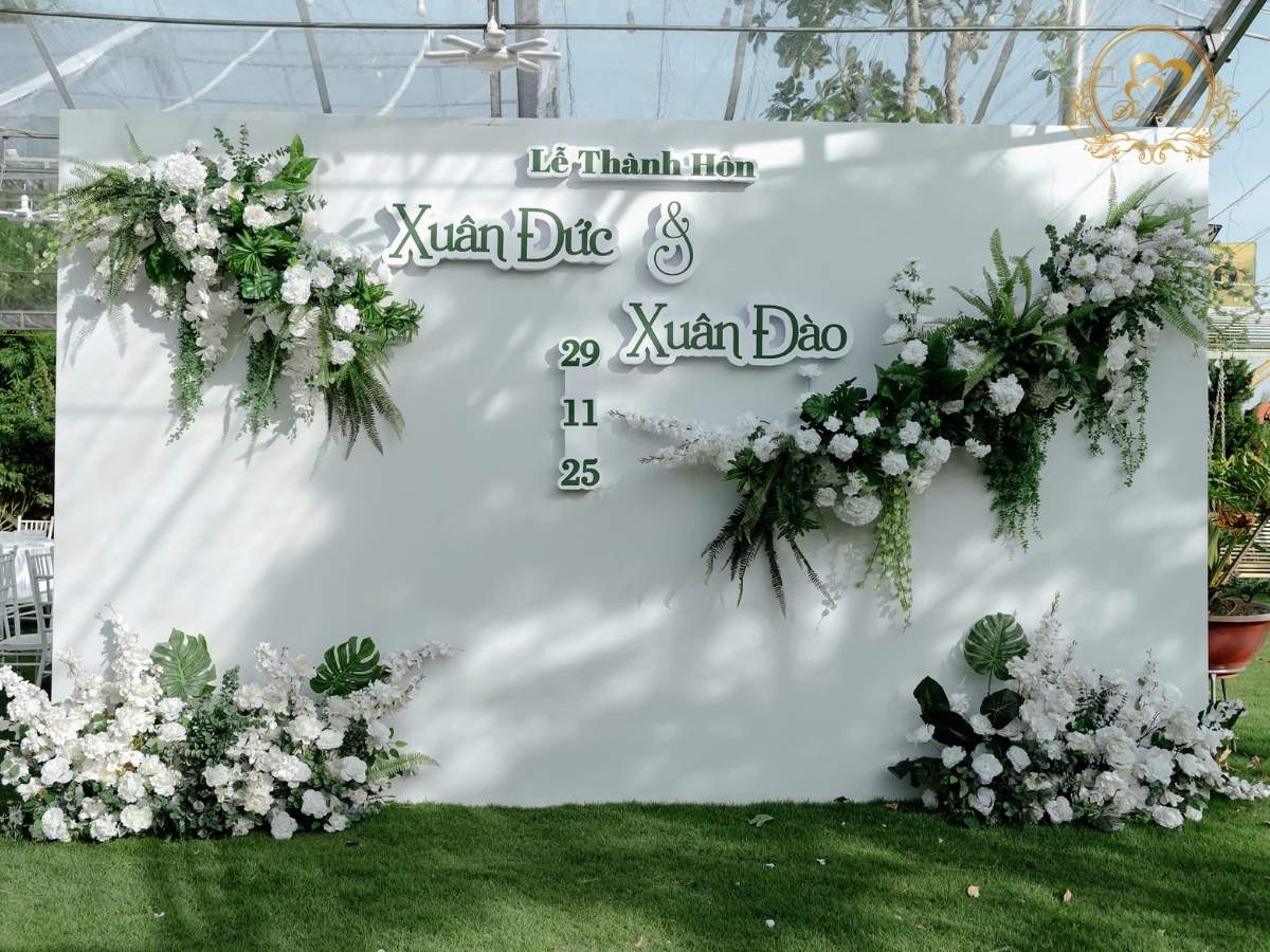 Backdrop chụp hình cưới Lễ Thành Hôn tone trắng tối giản - Xuân Đức & Xuân Đào