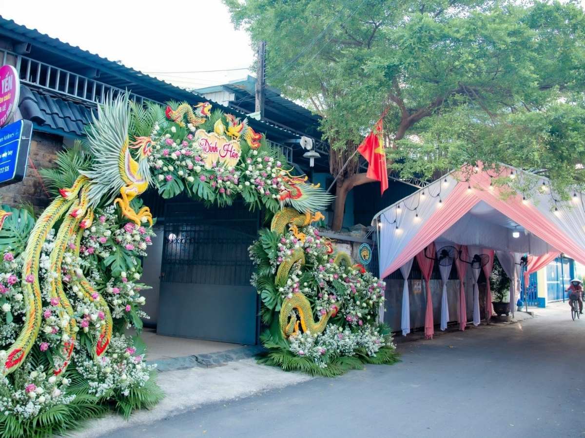 Top 50 mẫu cổng hoa cưới rồng phụng 05