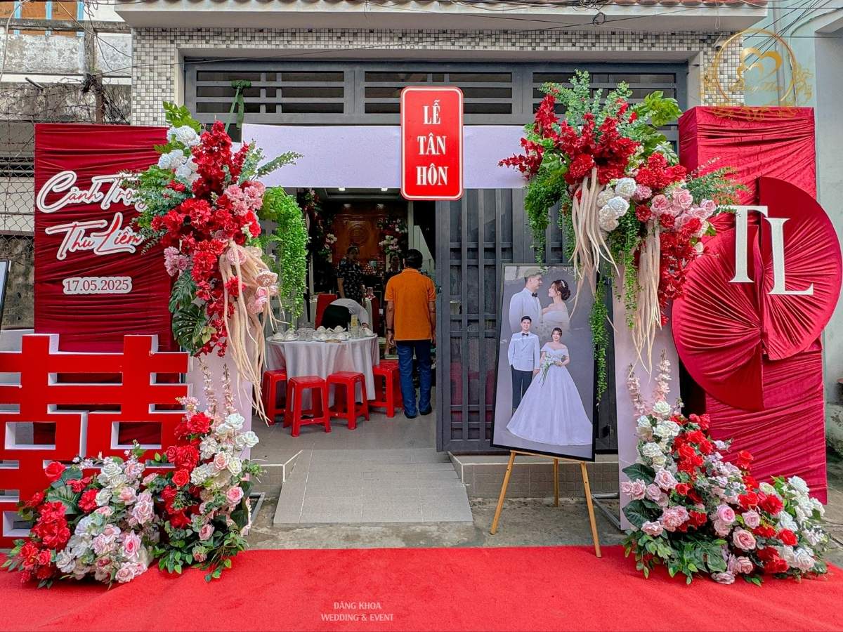 Top 50 mẫu cổng hoa cưới tone đỏ 07