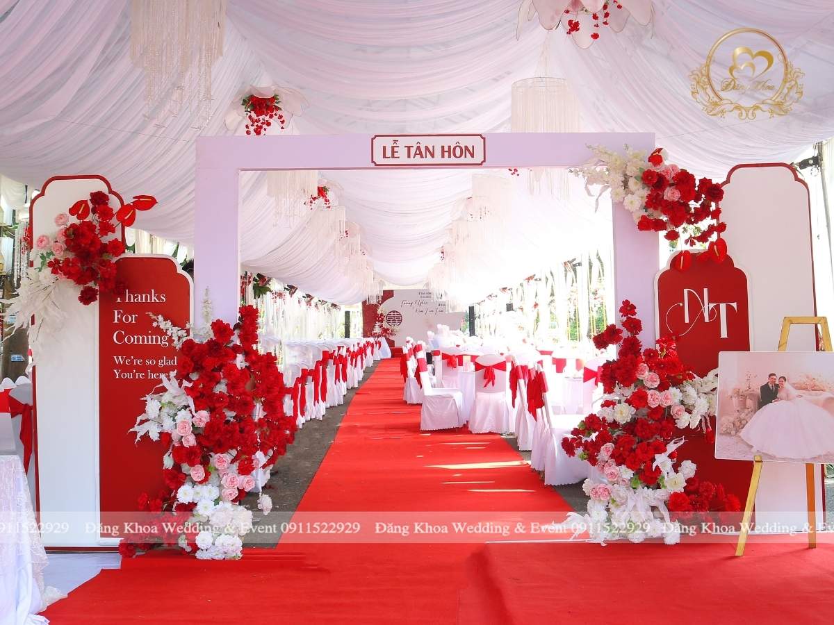 Top 50 mẫu cổng hoa cưới tone đỏ 09