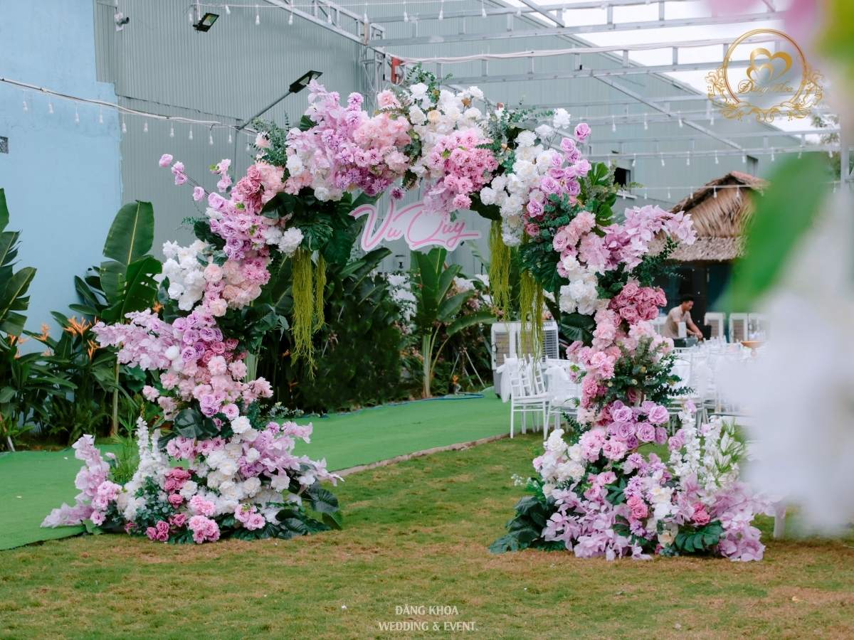 Top 50 mẫu cổng hoa cưới tone hồng 03