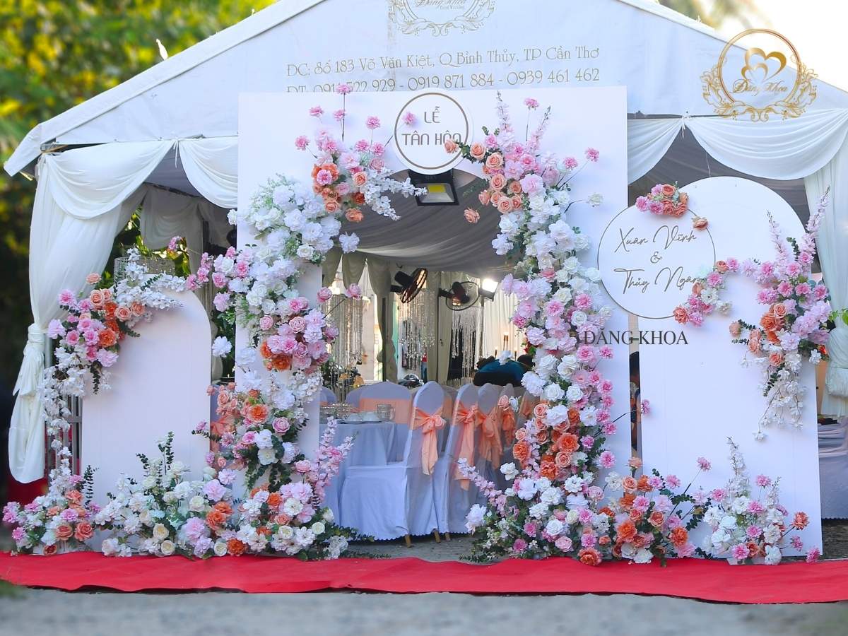 Top 50 mẫu cổng hoa cưới tone hồng 06