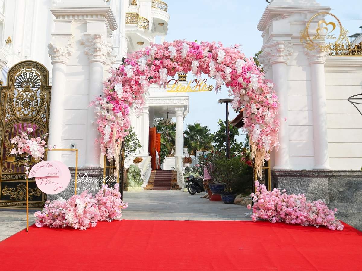 Top 50 mẫu cổng hoa cưới tone hồng 08