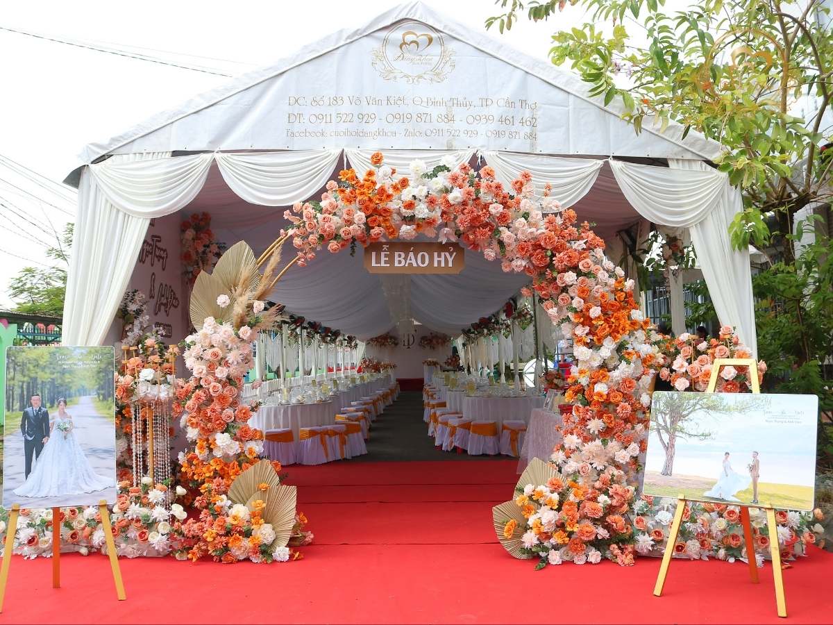 Top 50 mẫu cổng hoa cưới tone nâu 03