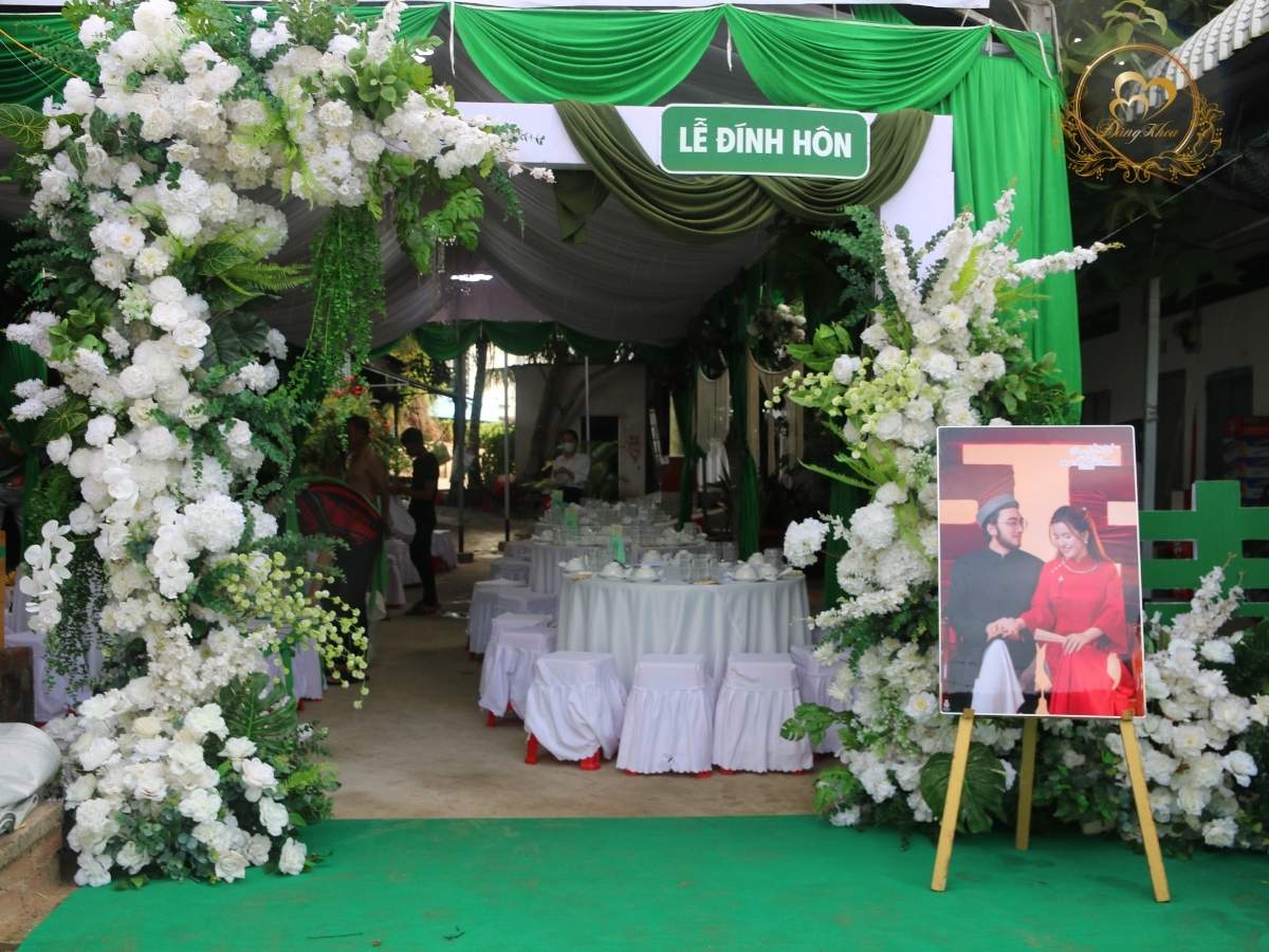 Top 50 mẫu cổng hoa cưới tone trắng xanh 09