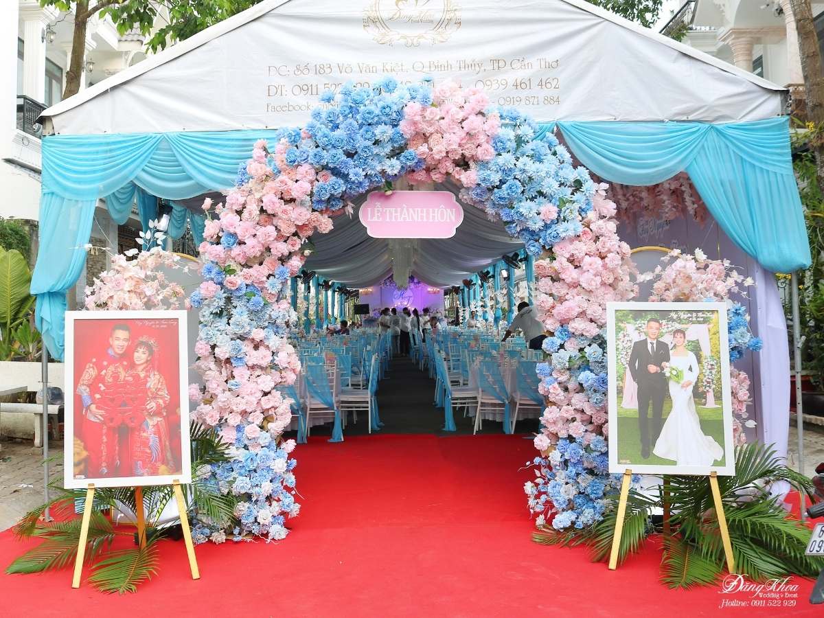 Top 50 mẫu cổng hoa cưới tone xanh dương 03