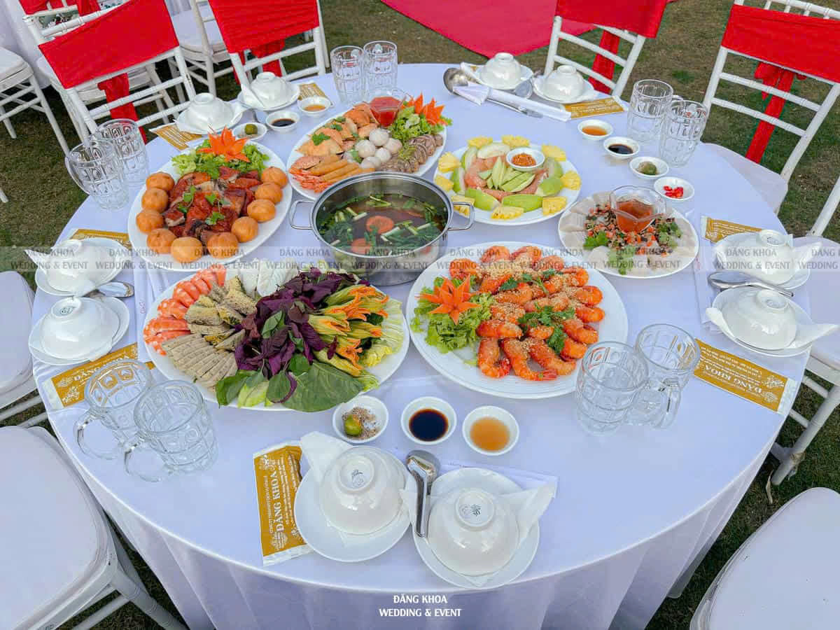 cuoihoidangkhoa-bantiec