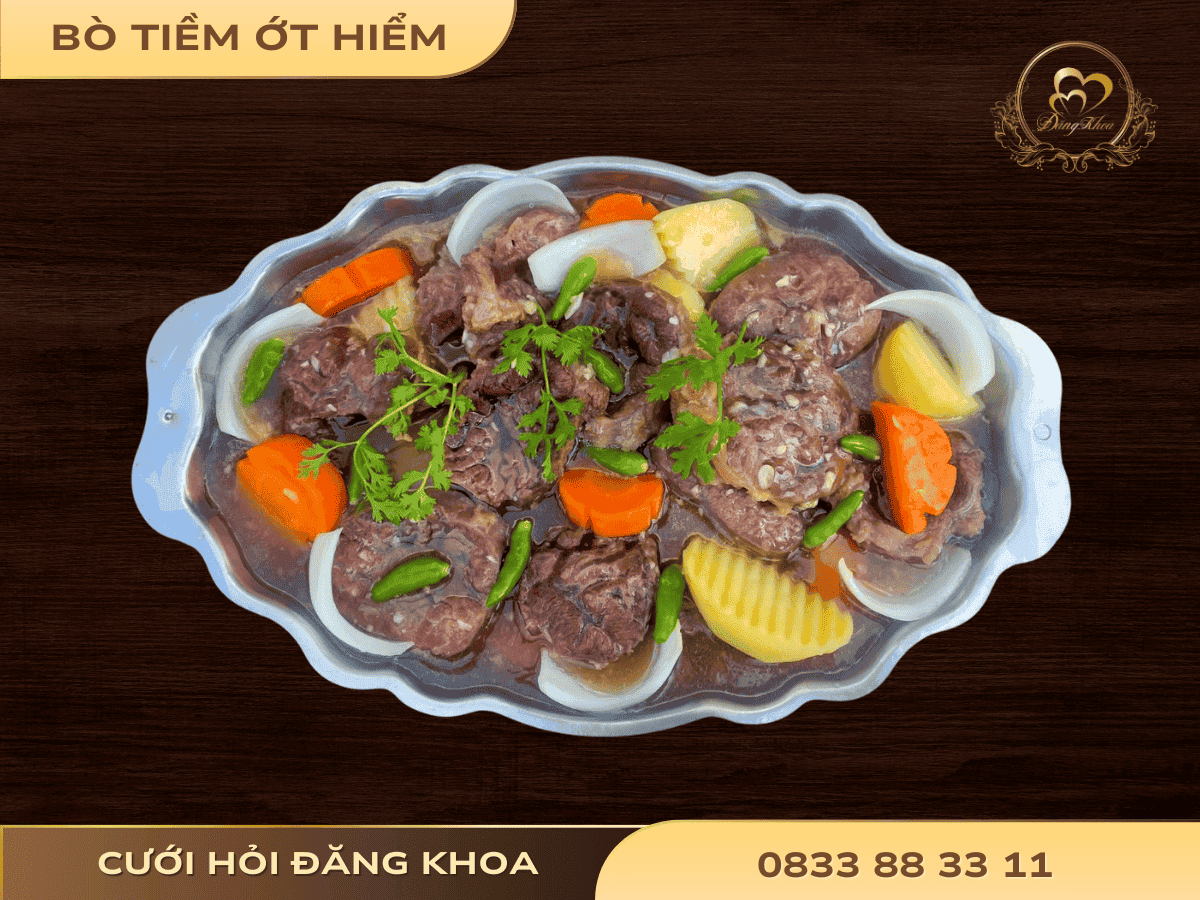 Bò tiềm ớt hiểm & bánh mì