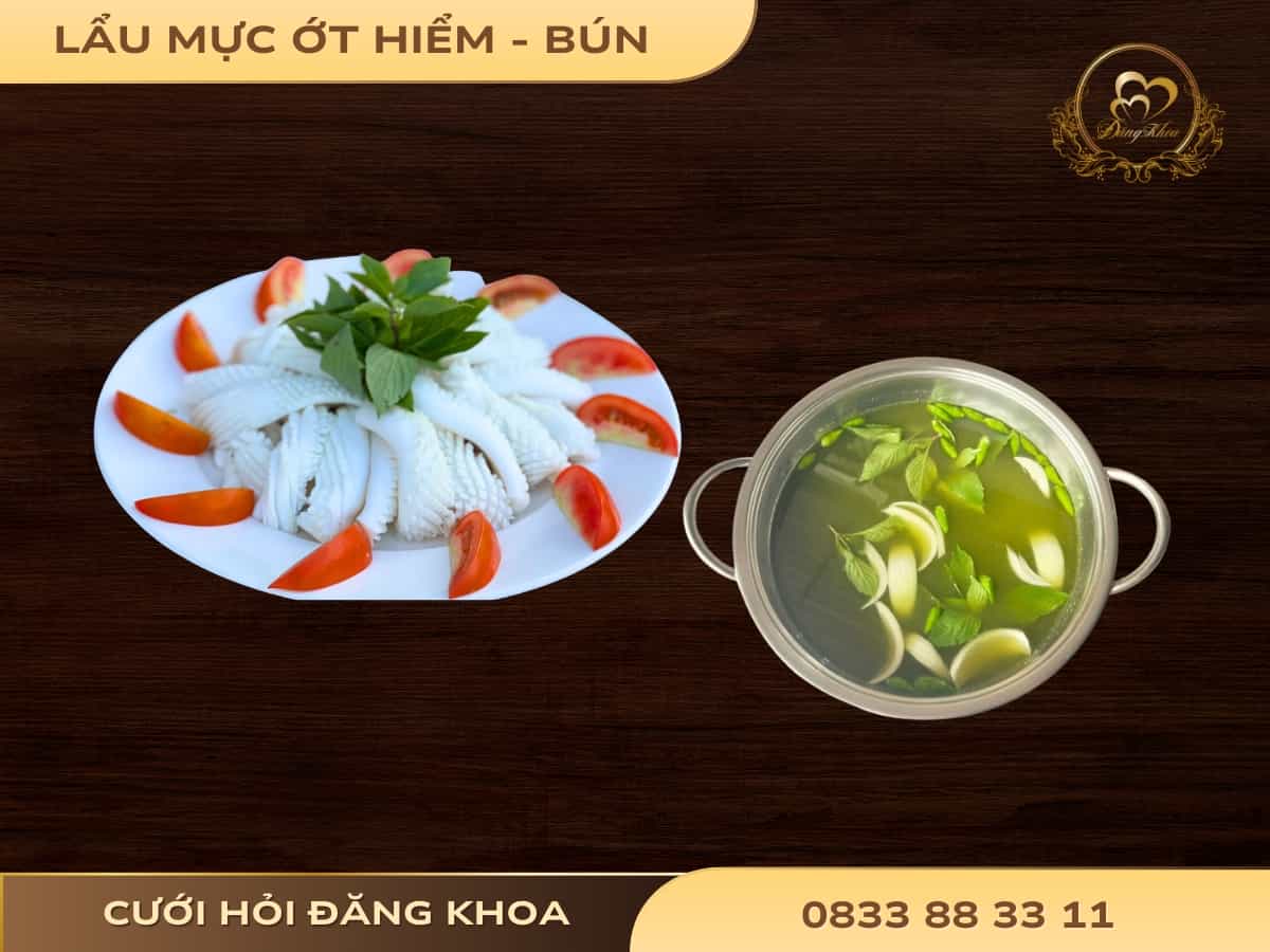 Lẩu mực ớt hiểm & bún