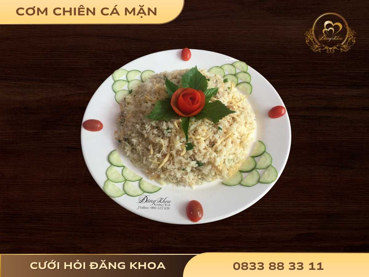 Cơm chiên cá mặn