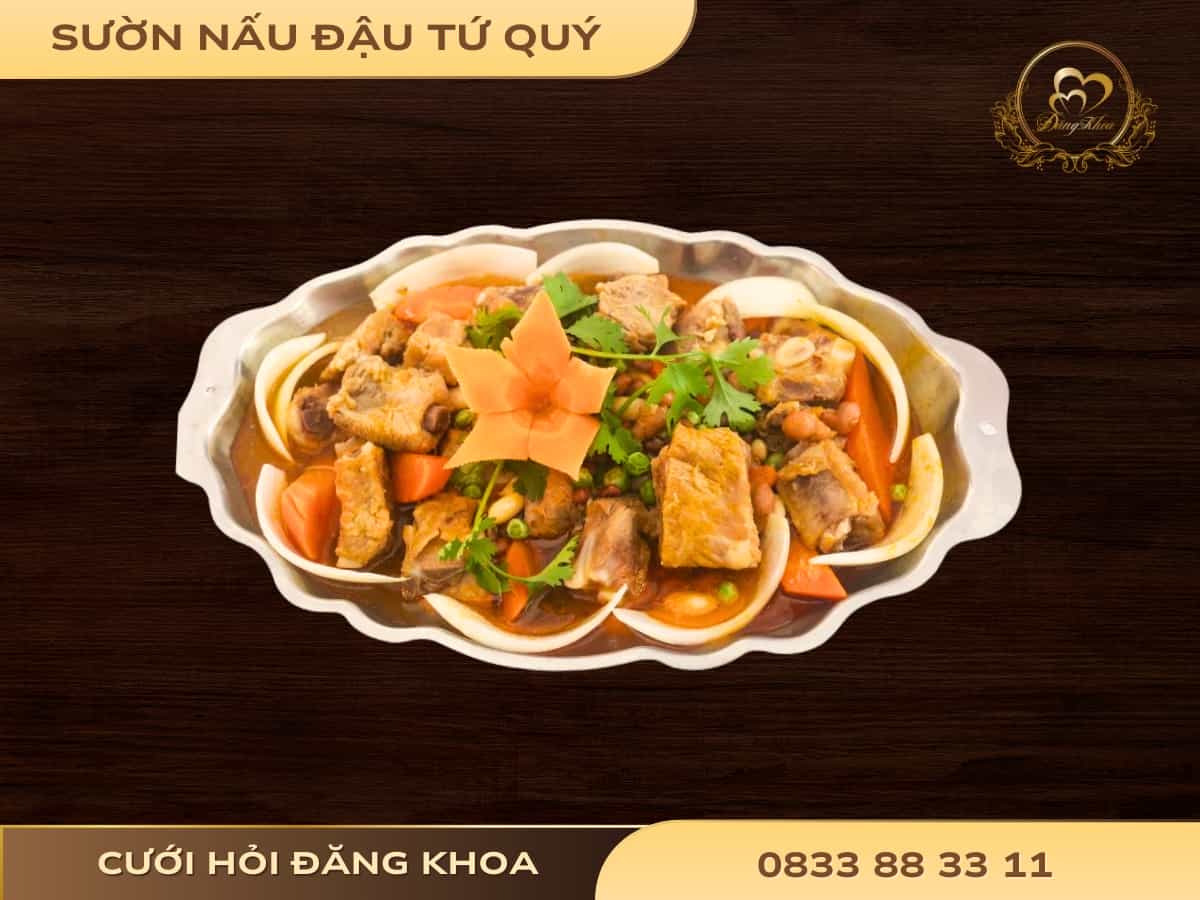 Sườn nấu đậu tứ quý & bánh mì